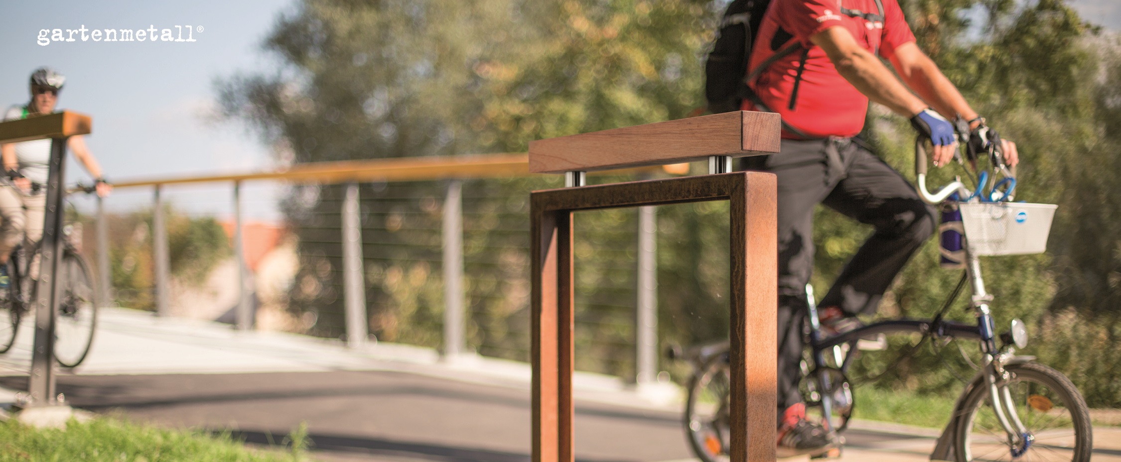Fahrradparker Oldenburg mit Anlehnbügel aus Holz