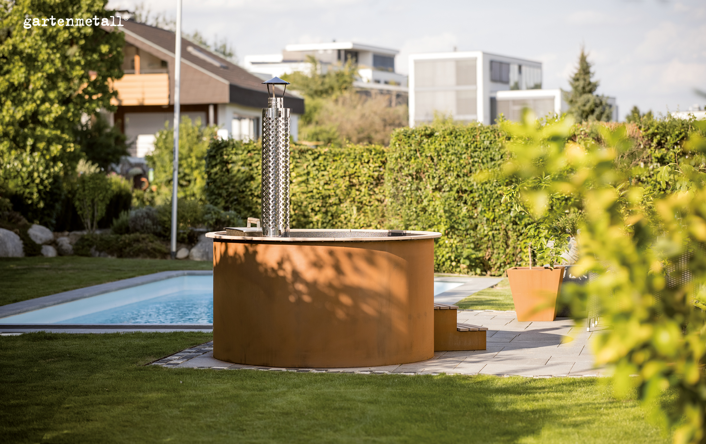 AQUA LUND hot tub with bench and integrated wood-burning stove